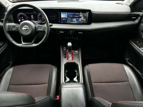 Used 2025 Nissan Kicks SR FWD image 12
