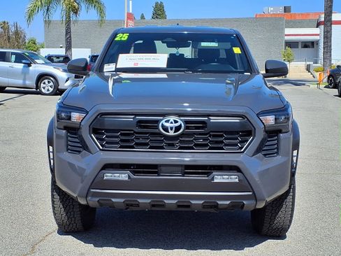 Certified 2025 Toyota Tacoma TRD Off-Road AWD/4WD image 2