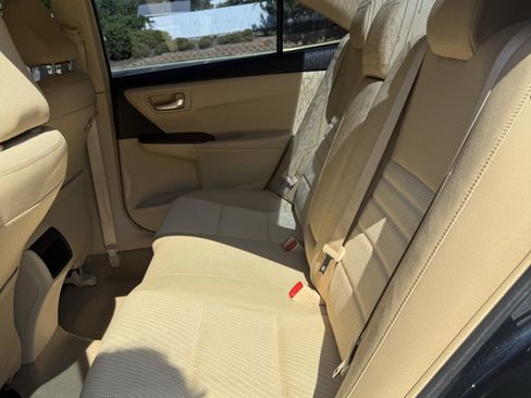 Used 2016 Toyota Camry LE FWD image 11