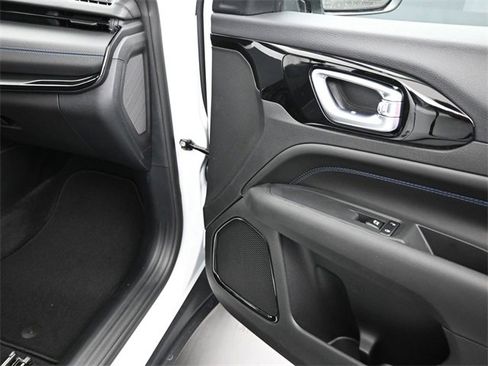 New 2026 Jeep Compass Latitude image 24