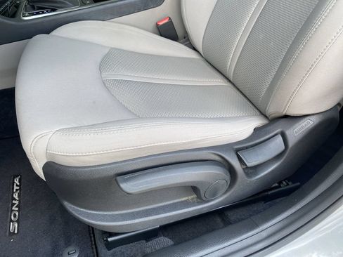 Used 2018 Hyundai Sonata SE FWD image 12