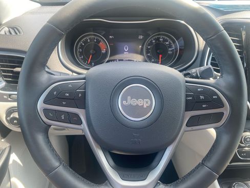 Used 2019 Jeep Cherokee Limited AWD/4WD image 13