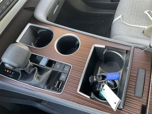 Used 2024 Toyota Sienna LE image 21