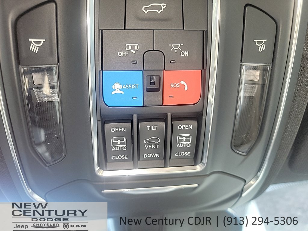 New 2026 Jeep Grand Cherokee Limited w/ Limited Altitude Package AWD/4WD image 18