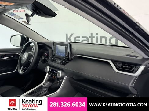 Certified 2020 Toyota RAV4 XLE Premium FWD image 24