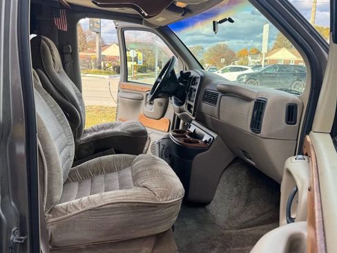 Used 1999 Chevrolet Express 1500 w/ Convenience Pkg image 14