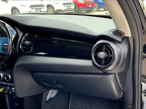 Certified 2024 MINI Cooper SE image 18