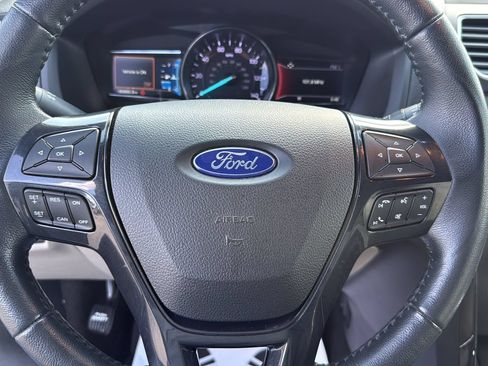 Used 2018 Ford Explorer XLT w/ Equipment Group 202A FWD image 14