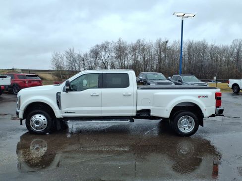 Used 2024 Ford F450 Lariat w/ FX4 Off-Road Package image 2