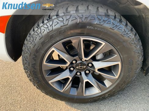 Used 2022 Chevrolet Suburban Z71 w/ Off-Road Capability Package AWD/4WD image 11