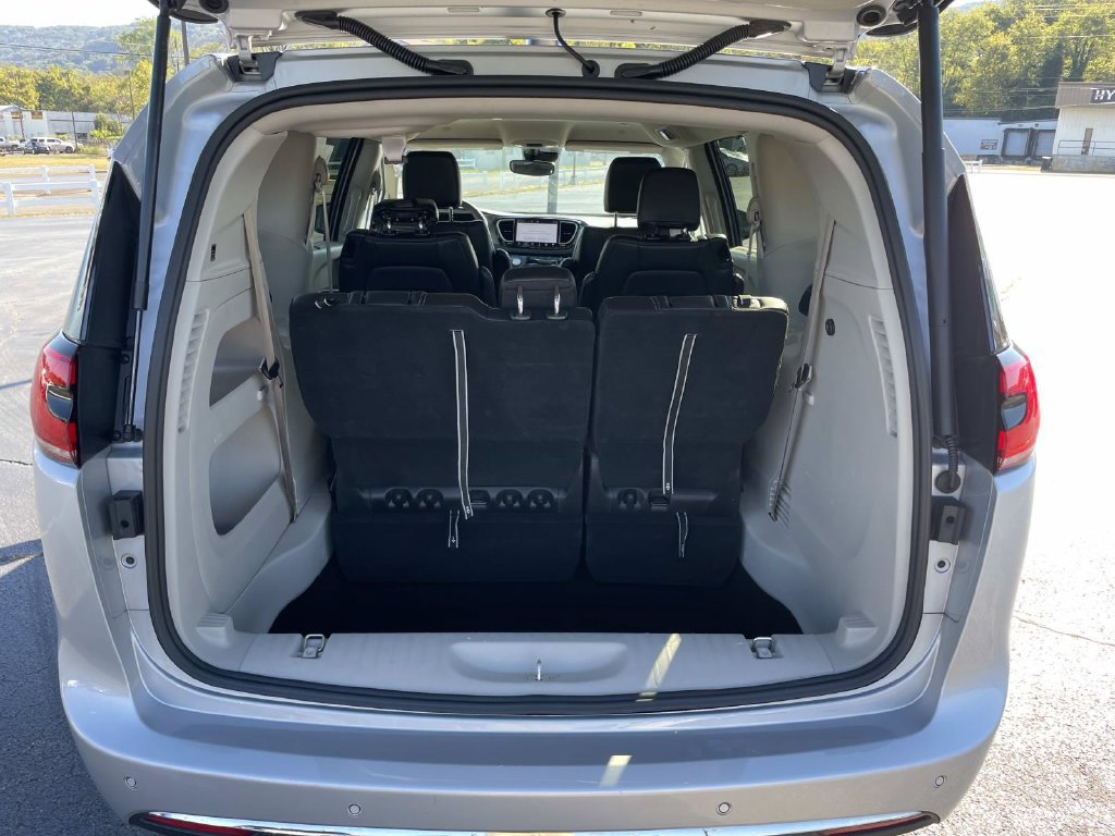 Used 2024 Chrysler Pacifica Touring-L FWD image 19