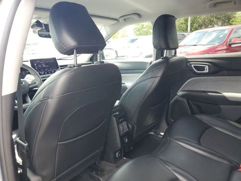 Used 2022 Jeep Compass Latitude image 8