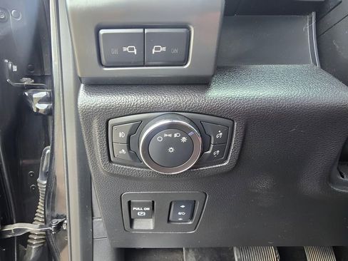 Used 2018 Ford F150 Lariat w/ Equipment Group 502A Luxury AWD/4WD image 16