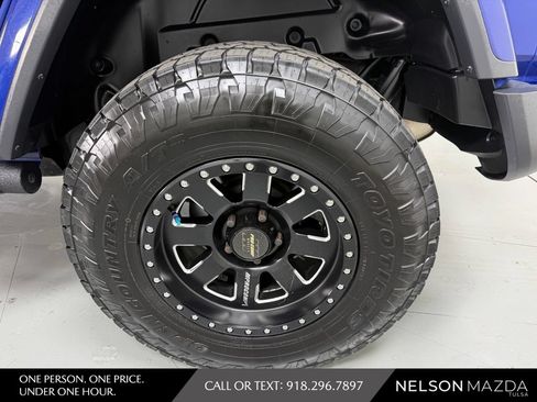 Used 2018 Jeep Wrangler Unlimited Sahara AWD/4WD image 12