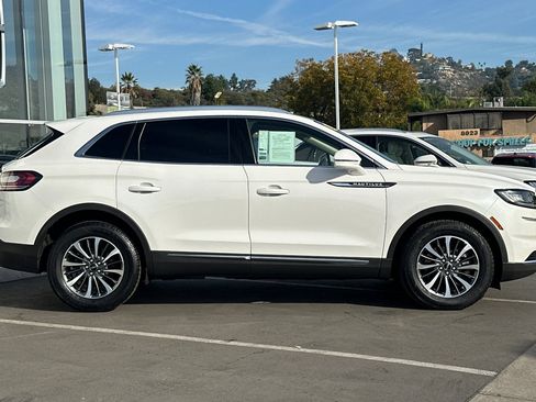 Used 2022 Lincoln Nautilus Reserve w/ Luxury Package image 2