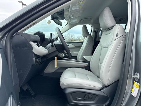 New 2026 Ford Explorer Active w/ Active Comfort Package image 4