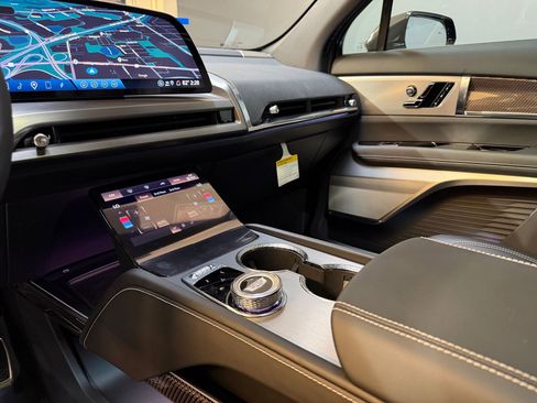 New 2026 Cadillac Vistiq Sport image 29