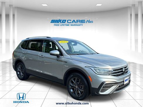 Used 2022 Volkswagen Tiguan SE AWD/4WD image 1
