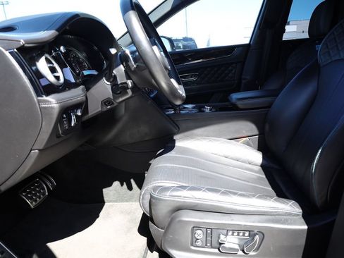 Used 2017 Bentley Bentayga AWD/4WD image 11
