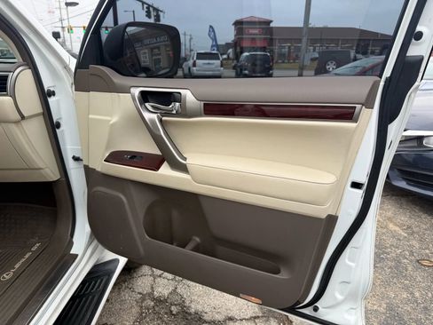 Used 2015 Lexus GX 460 w/ Premium Package image 21