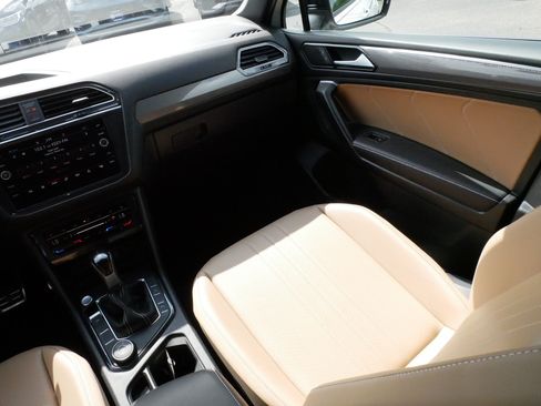 Certified 2023 Volkswagen Tiguan SE R-Line AWD/4WD image 11
