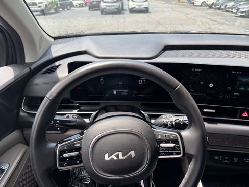 Used 2026 Kia Carnival FWD image 32