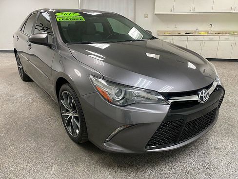 Used 2017 Toyota Camry XSE image 3