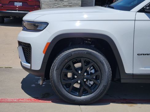New 2026 Jeep Grand Cherokee Altitude RWD image 10