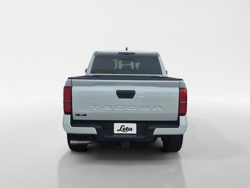 Used 2024 Toyota Tacoma TRD Sport w/ TRD Sport Upgrade Package image 5