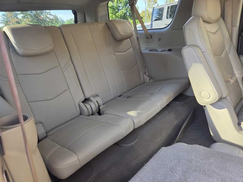 Used 2018 Cadillac Escalade ESV Luxury RWD image 12