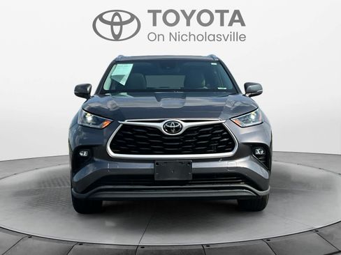 Used 2021 Toyota Highlander XLE AWD/4WD image 4