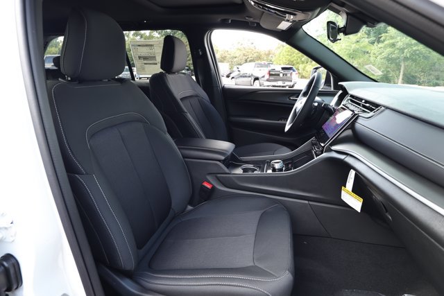 New 2027 Jeep Grand Cherokee Laredo X RWD image 29