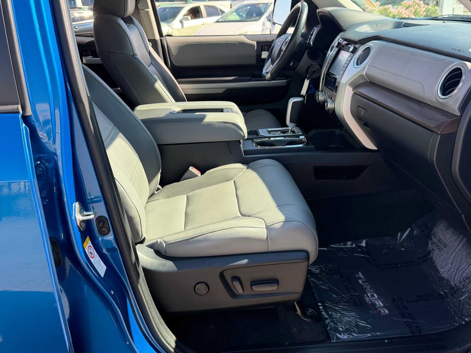 Used 2018 Toyota Tundra Limited w/ Limited Premium Package AWD/4WD image 30
