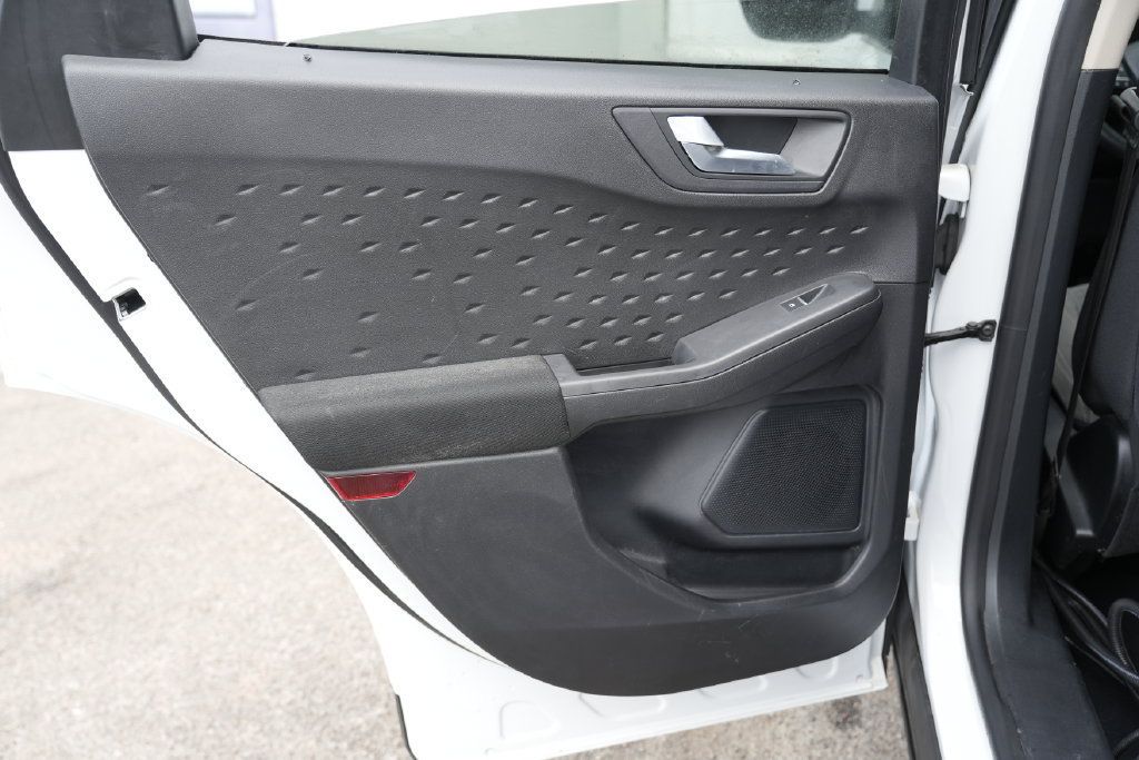 Used 2020 Ford Escape SE FWD image 25