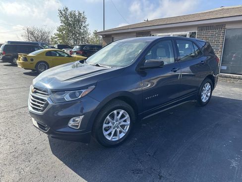 Used 2018 Chevrolet Equinox LS image 2