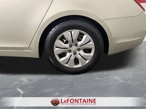 Used 2014 Chevrolet Cruze LS image 30