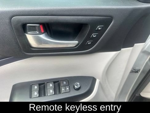 Used 2017 Toyota Highlander Limited FWD image 15