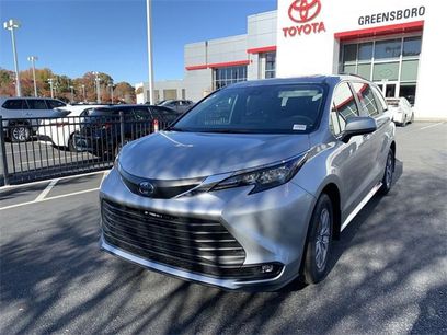 New 2025 Toyota Sienna XLE