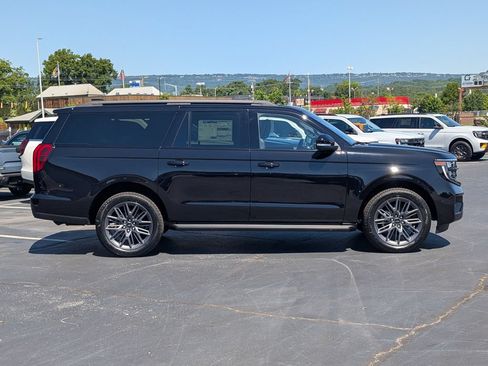 New 2026 Ford Expedition Max Platinum w/ Stealth Appearance Package AWD/4WD image 3