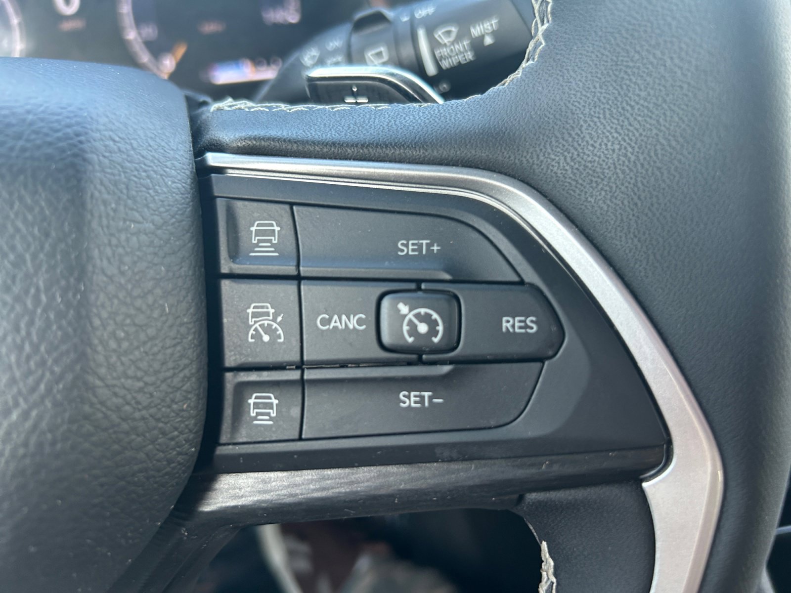 Used 2025 Jeep Grand Cherokee Altitude AWD/4WD image 20