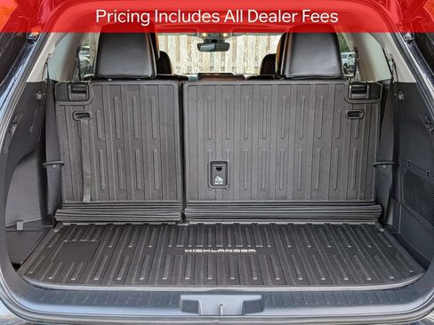 Used 2022 Toyota Highlander XLE FWD image 14