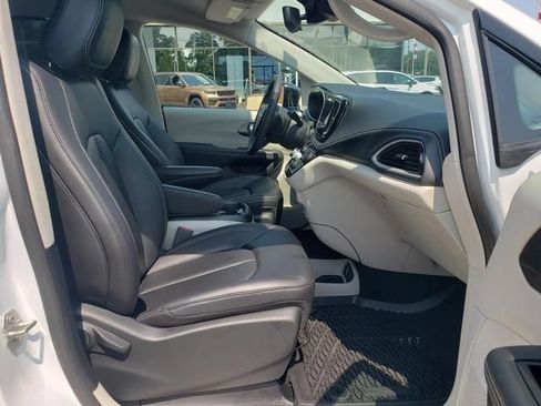 Used 2024 Chrysler Pacifica Touring-L w/ Road Tripper Package AWD/4WD image 18
