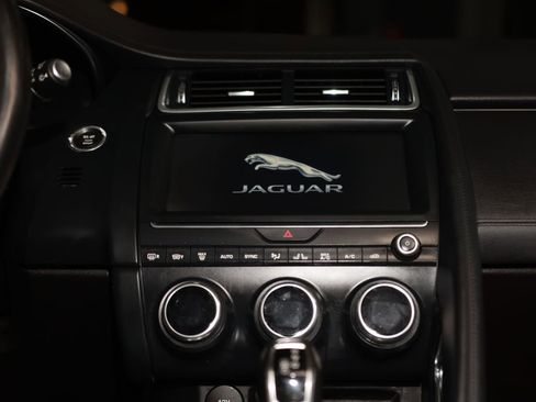 Used 2019 Jaguar E-PACE SE image 28
