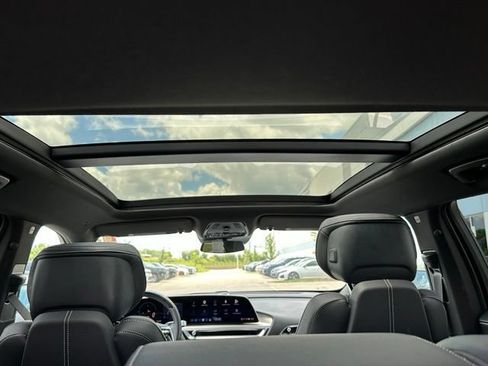 Used 2024 Cadillac Lyriq Luxury AWD/4WD image 13