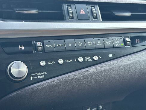 Used 2021 Lexus ES 300h 300h image 17