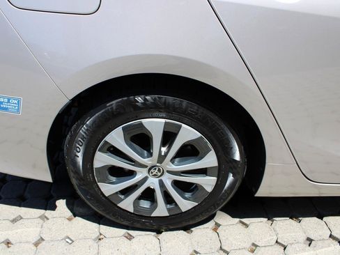 Used 2021 Toyota Prius Prime XLE FWD image 14