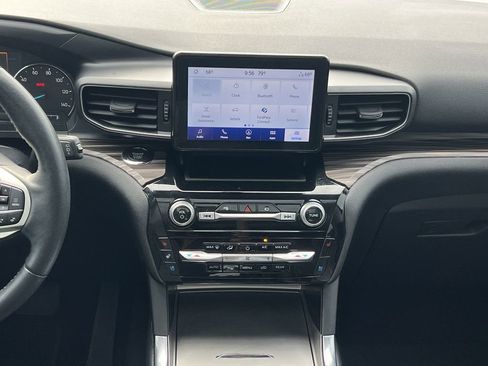 Used 2022 Ford Explorer Limited w/ Equipment Group 301A image 4