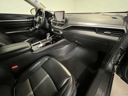 Used 2023 Nissan Altima 2.5 SR FWD image 10