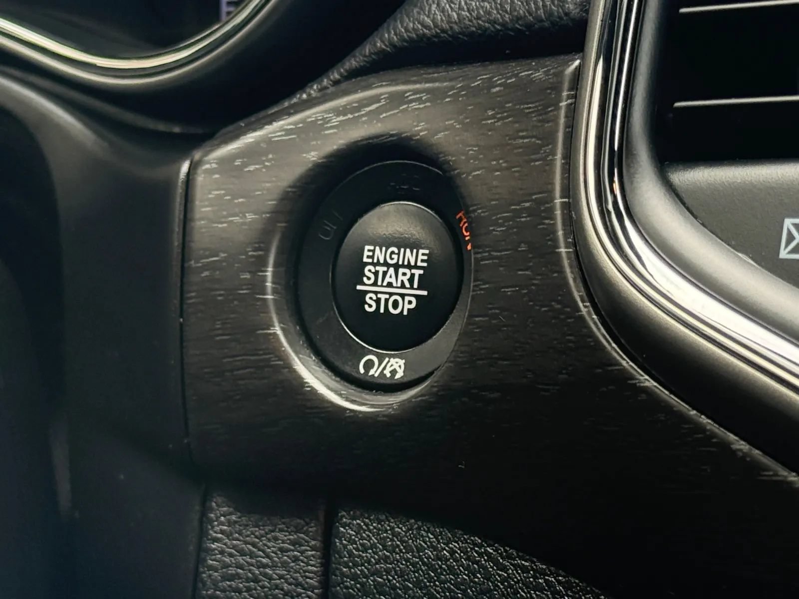 Used 2018 Jeep Grand Cherokee Altitude AWD/4WD image 37