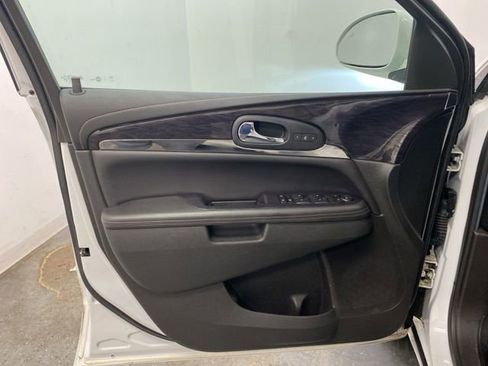 Used 2017 Buick Enclave Leather image 18